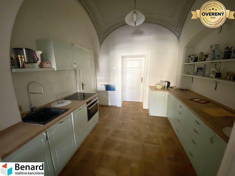 PREŠOV- CENTRUM, NA PRENÁJOM  3 IZB. BYT/KANCELÁRIA, 110m2