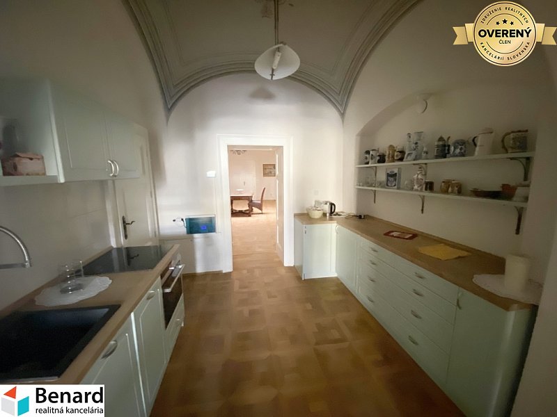 PREŠOV- CENTRUM, NA PRENÁJOM  3 IZB. BYT/KANCELÁRIA, 110m2