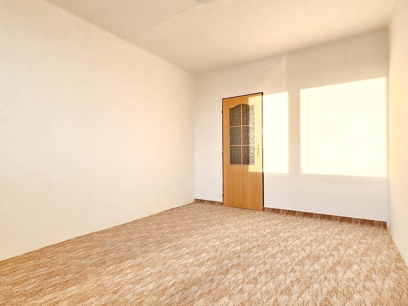 PRENAJATÉ: Na prenájom priestranný 3 - izbový byt