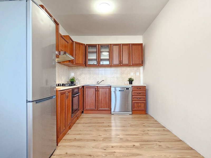 PRENAJATÉ: Na prenájom priestranný 3 - izbový byt