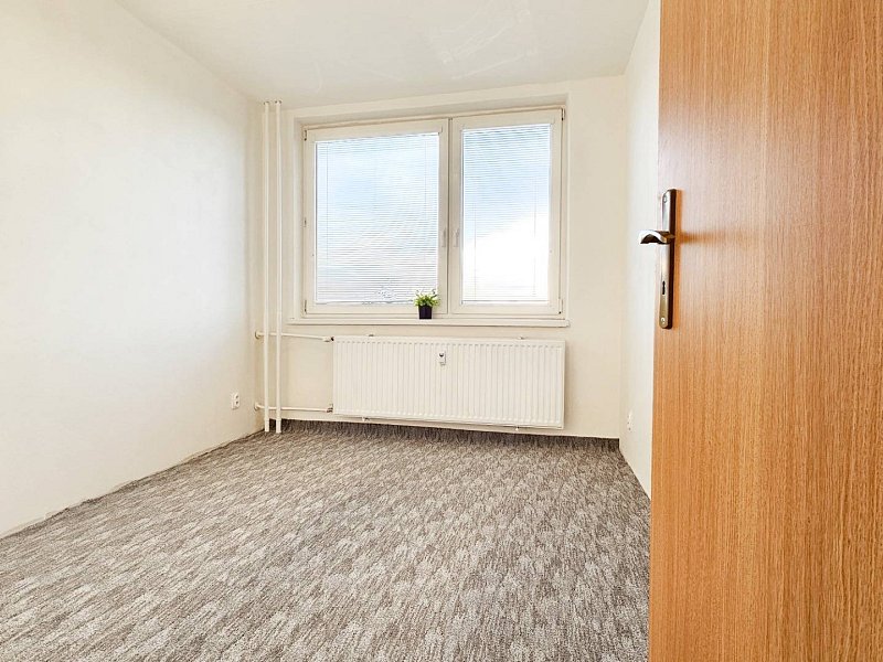 PRENAJATÉ: Na prenájom priestranný 3 - izbový byt