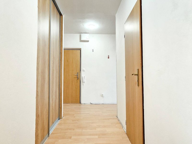 PRENAJATÉ: Na prenájom priestranný 3 - izbový byt