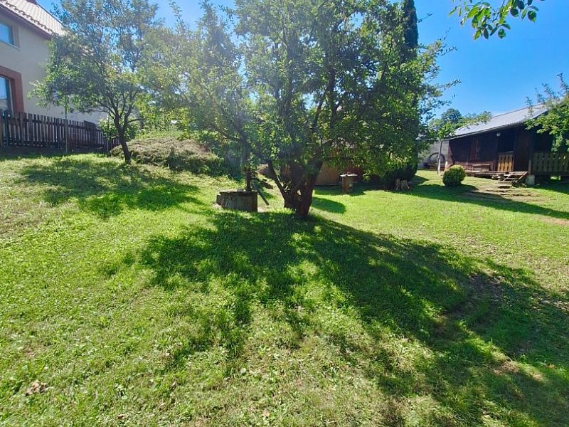 NA PREDAJ POZEMOK S INŽINIERSKYMI SIEŤAMI, 973 M2, KOKOŠOVCE PRI PO