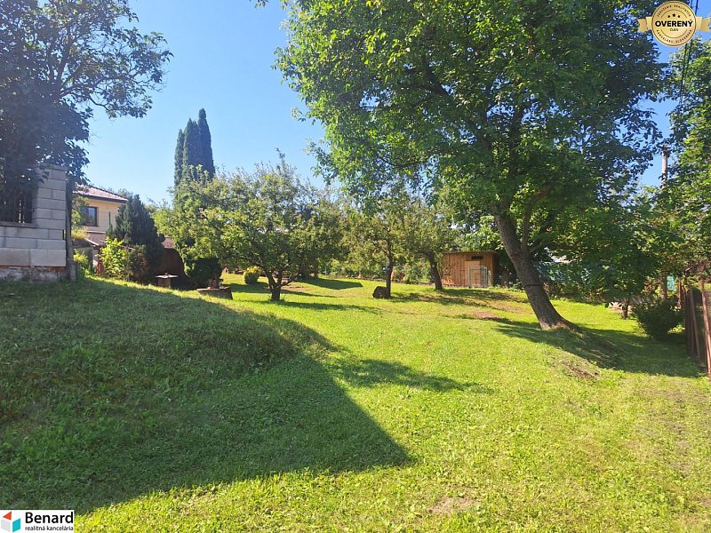 NA PREDAJ POZEMOK S INŽINIERSKYMI SIEŤAMI, 973 M2, KOKOŠOVCE PRI PO