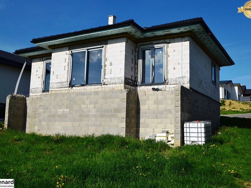 ROZOSTAVANÝ 4 IZBOVÝ RODINNÝ DOM, ŠIBENIČNÁ HORA