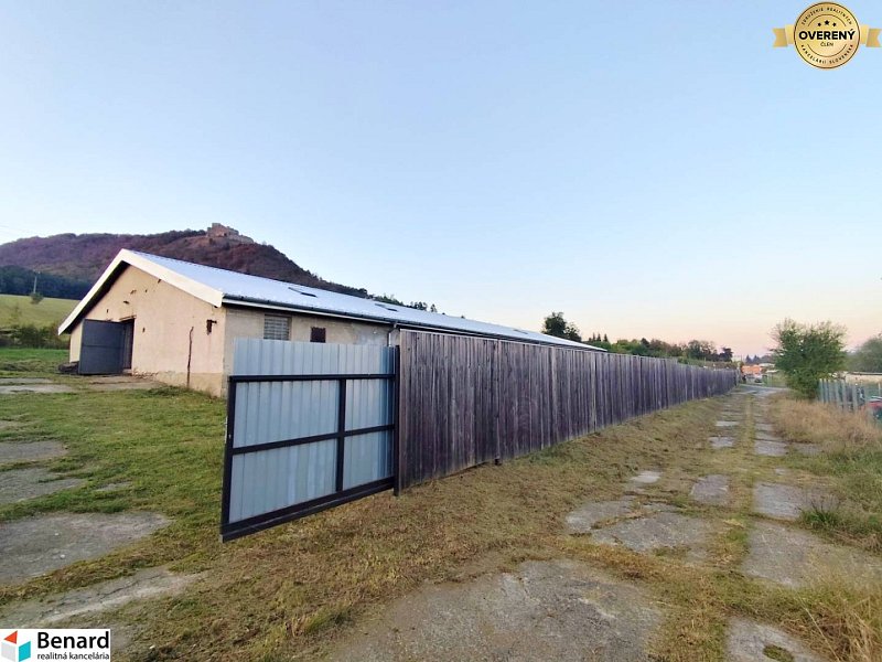 Na predaj BUDOVA v KAPUŠANOCH s pozemkom o rozlohe 2649 m2.  
