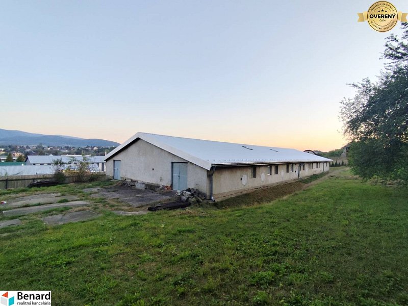 Na predaj BUDOVA v KAPUŠANOCH s pozemkom o rozlohe 2649 m2.  