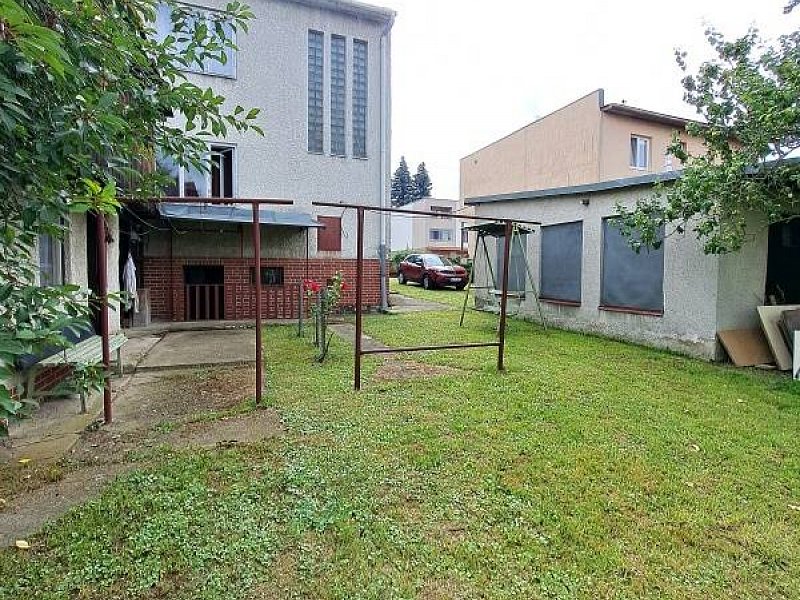 STROPKOV,DVOJGENERAČNÝ RD, 7 IZIEB, POZEMOK 833m2,KALINČIAKOVA
