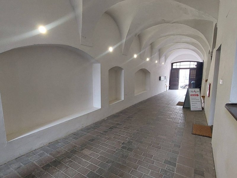 NA PREDAJ BUDOVA na ul. SLOVENSKÁ s prenajatými PRIESTORMI.  