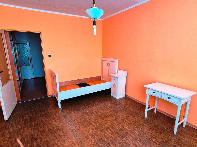2 IZBOVÝ BYT S KUMBÁLOM, 3/3 POSCH., 62m2;