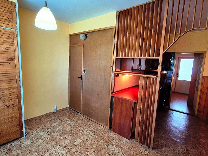 2 IZBOVÝ BYT S KUMBÁLOM, 3/3 POSCH., 62m2;