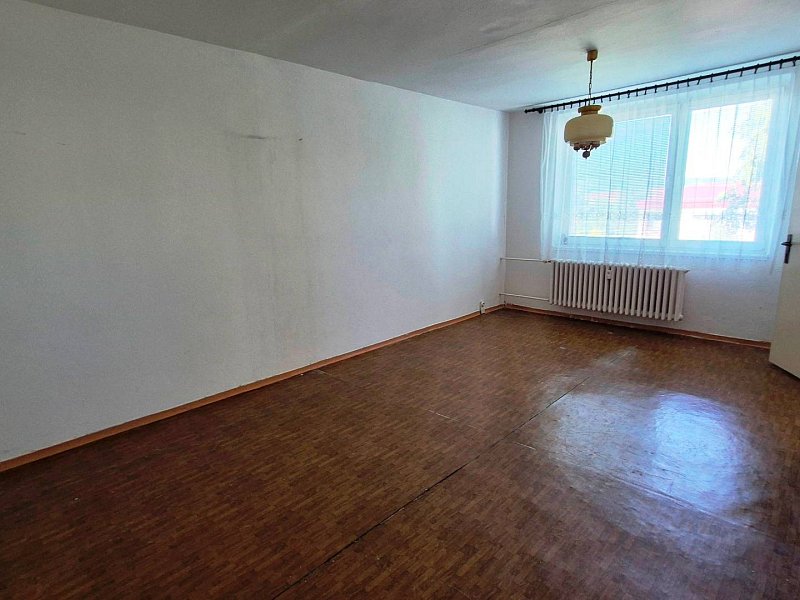 2 IZBOVÝ BYT S KUMBÁLOM, 3/3 POSCH., 62m2;