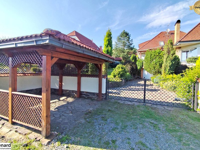 REZERVOVANÝ ! "2v1" 4 IZBOVÝ RODINNÝ DOM + 1,5 IZBOVÝ BYT, KANAŠ
