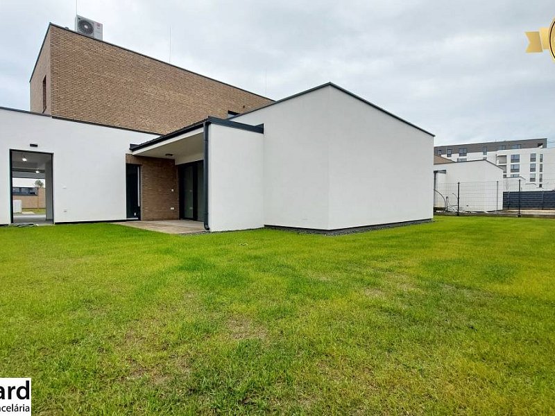 MODERNÝ 5 IZB.RODINNÝ DOM, CENTRUM POPRADU, s POZEMKOM 546 m2