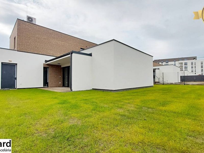 MODERNÝ 5 IZB.RODINNÝ DOM, CENTRUM POPRADU, s POZEMKOM 546 m2