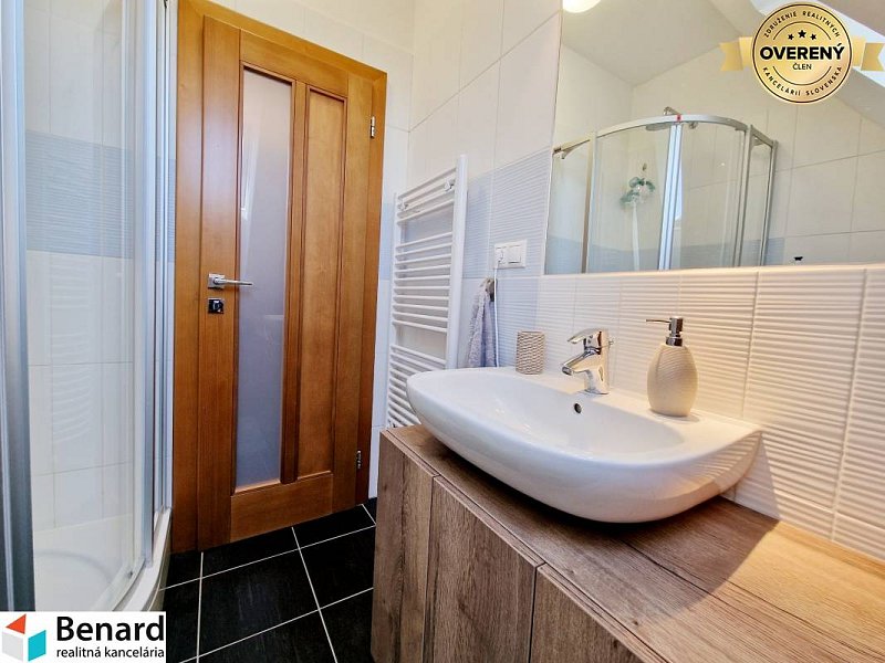 2 IZBOVÝ BYT, VEĽKÁ LOMNICA,VYSOKÉ TATRY,GARAŽOVÉ STÁTIE!