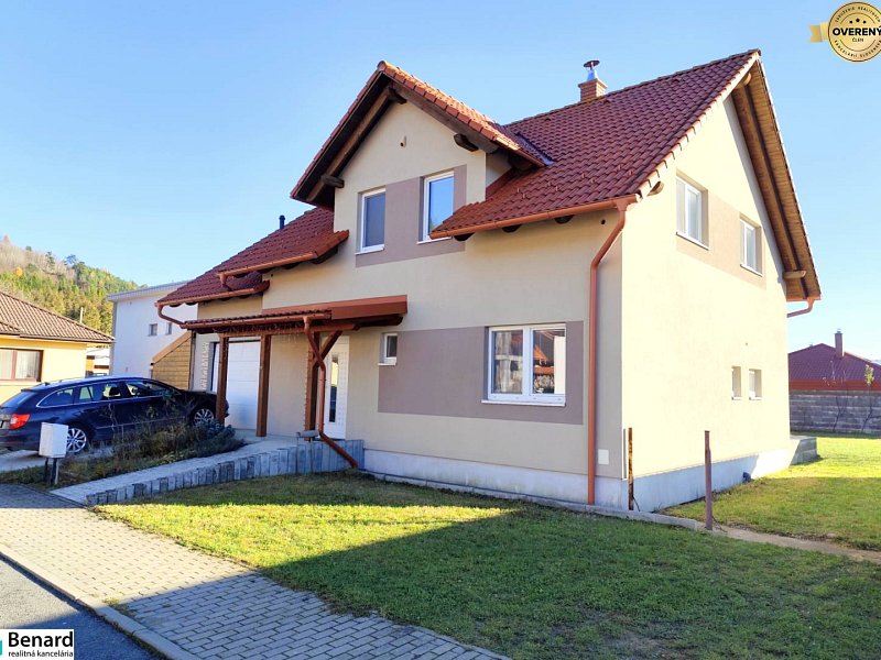 LIPANY, 2 PODLAŽNÝ RODINNÝ DOM S GARÁŽOU, 644 M2, UL. ROVINKY