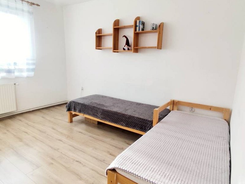 M. SLIVNÍK -3,5 IZBOVÝ BYT S LOGGIOU, 83 M2 + GARÁŽ, ZÁHRADA, PRÍSTR.