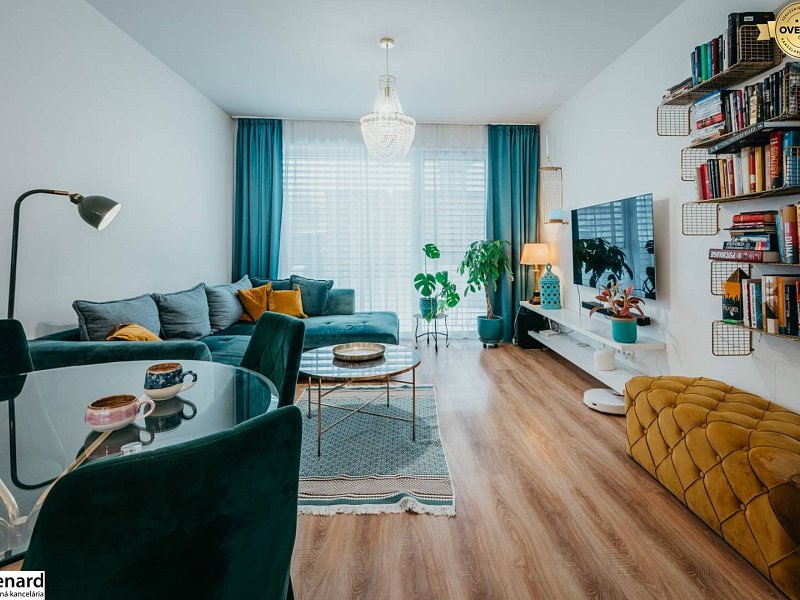 2 IZB. BYT, KOMPLETNE ZARIADENÝ, S VLASTNÝM PARK. STÁTIM a TERASOU