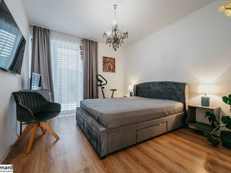 2 IZB. BYT, KOMPLETNE ZARIADENÝ, S VLASTNÝM PARK. STÁTIM a TERASOU