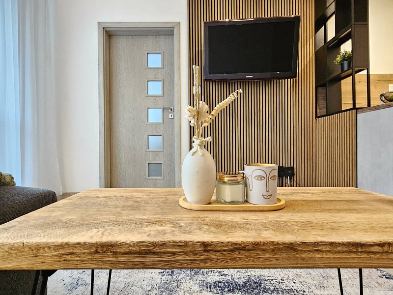 Moderný unikát - 1,5- izb. byt s 2 loggiami na prenájom (Nad jazerom)