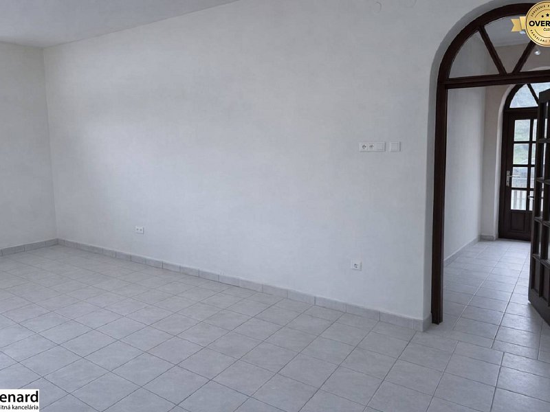 Prevádzková budova v obci Ľubotín na predaj 