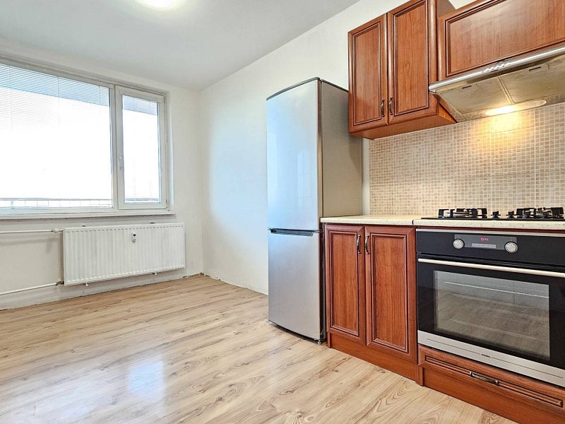 Na prenájom priestranný 3 - izbový byt, Krosnianska ul.