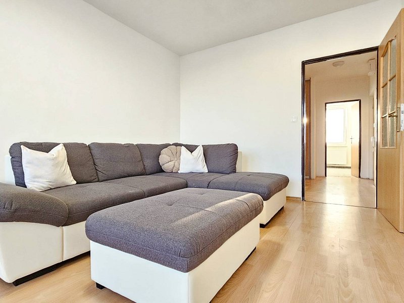 Na prenájom priestranný 3 - izbový byt, Krosnianska ul.