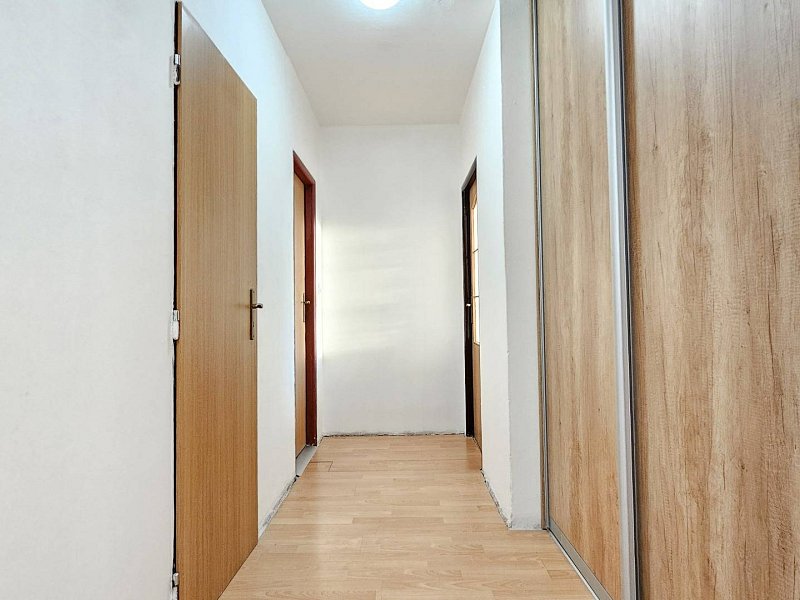 Na prenájom priestranný 3 - izbový byt, Krosnianska ul.