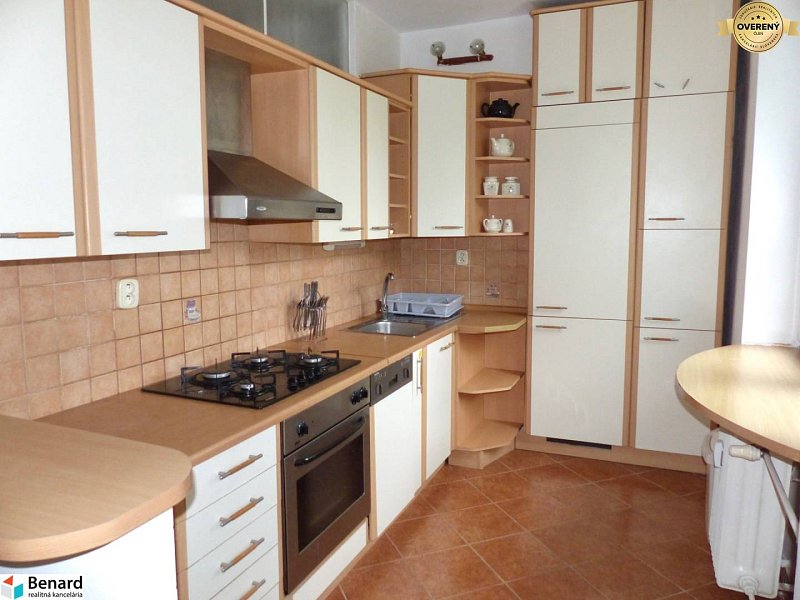 NA PREDAJ 2 IZBOVÝ BYT, BALKÓN, PREŠOV, UL. PAVLOVIČOVO NÁMESTIE