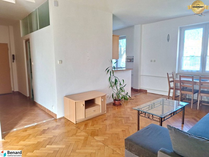 NA PREDAJ 2 IZBOVÝ BYT, BALKÓN, PREŠOV, UL. PAVLOVIČOVO NÁMESTIE