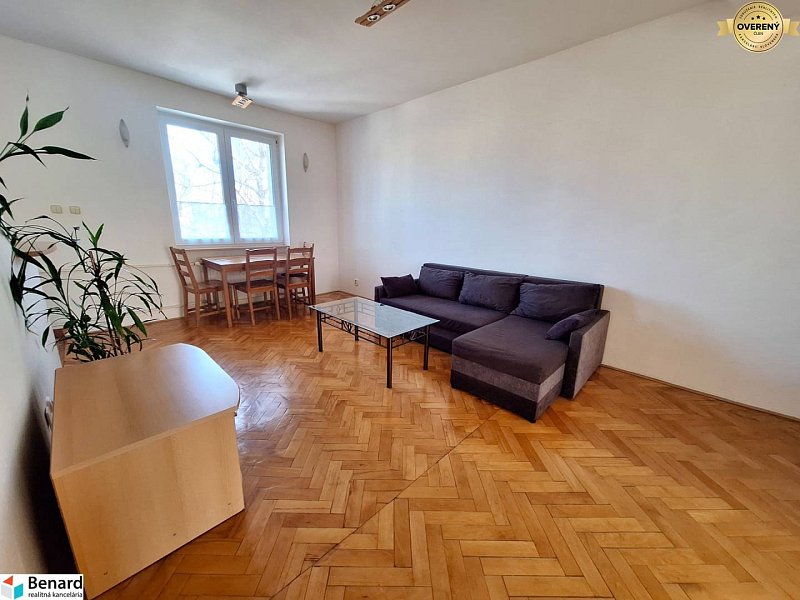 REZERVOVANÝ 2  IZBOVÝ BYT, BALKÓN, PREŠOV, UL. PAVLOVIČOVO NÁMESTIE