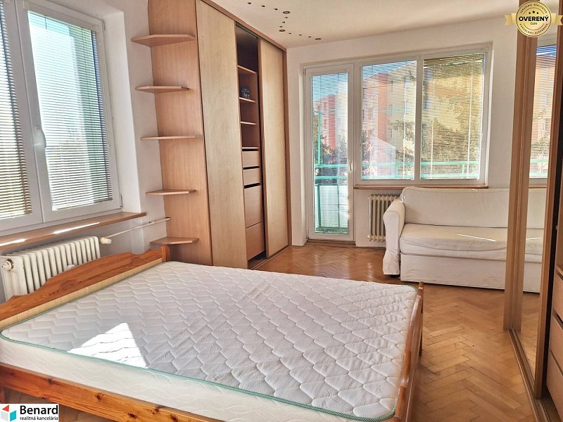 NA PREDAJ 2 IZBOVÝ BYT, BALKÓN, PREŠOV, UL. PAVLOVIČOVO NÁMESTIE