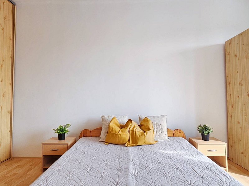 Svetlý 2  izbový byt na prenájom v skvelej lokalite KE - Sever