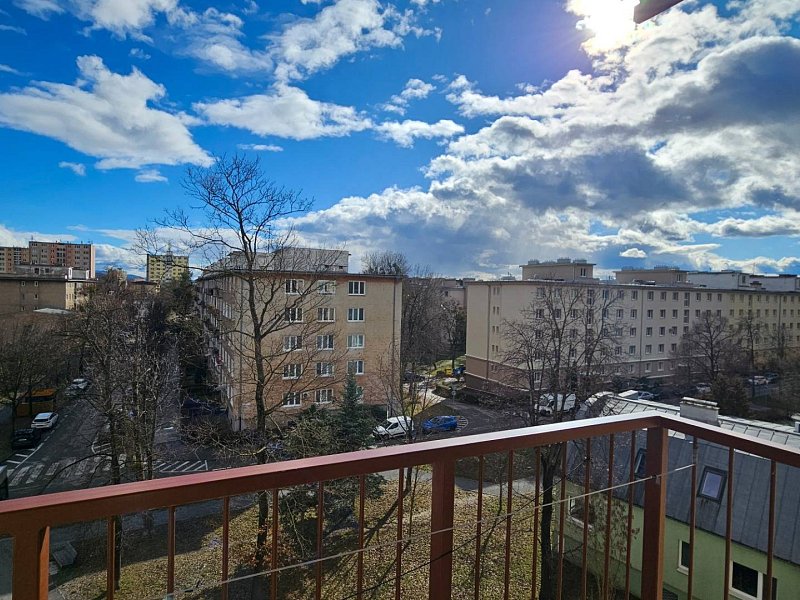 Svetlý 2  izbový byt na prenájom v skvelej lokalite KE - Sever