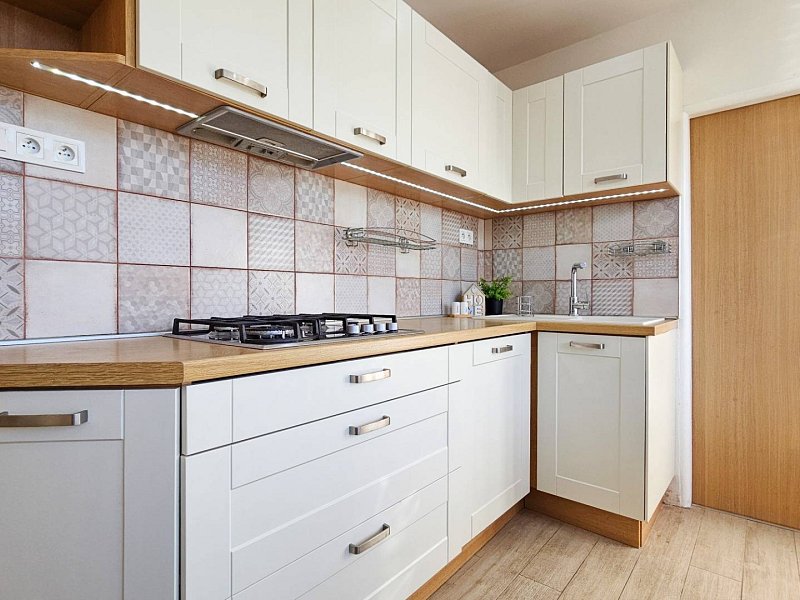 Na prenájom - 3 izbový byt v Starom Meste, ul, Karpatská 