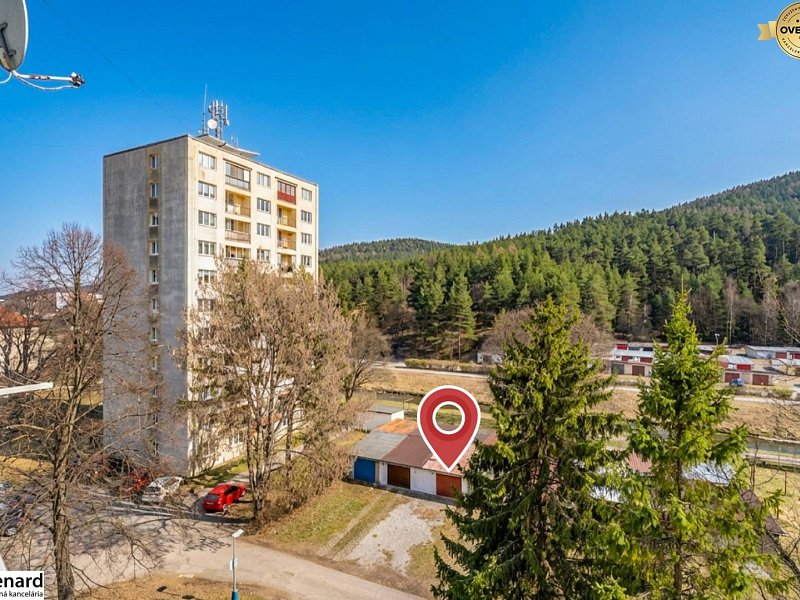 Byt s krásnym výhľadom a garážou oproti bytovke