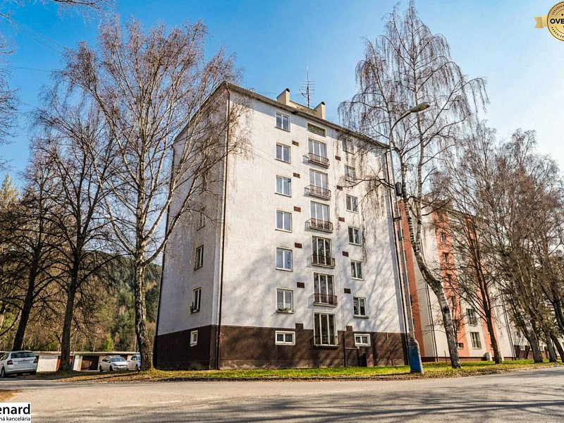 Byt s krásnym výhľadom a garážou oproti bytovke