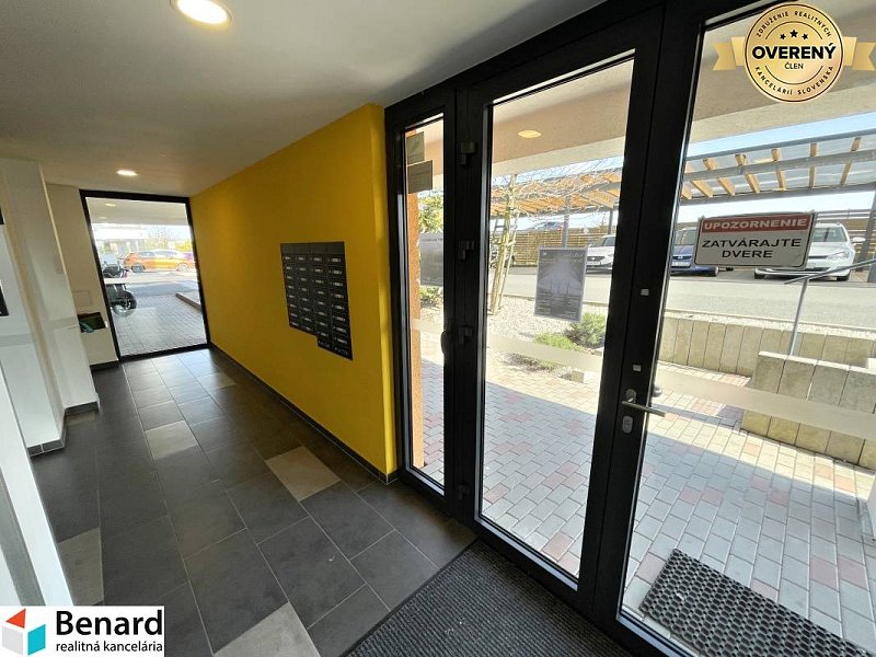 KOŠICE-2 IZBOVÝ BYT,NOVOSTAVBA,KOMPLET ZARIADENÝ,VL.PARK. MIESTO