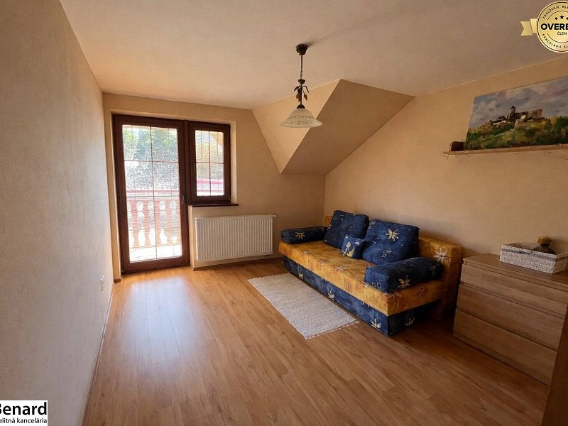 Priestranný rodinný dom s predajňou a veľkým pozemkom