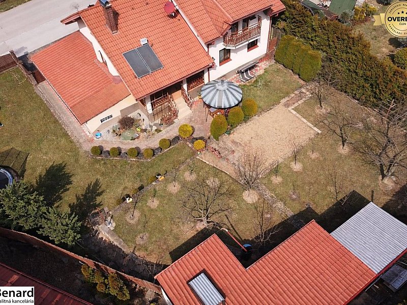 Priestranný rodinný dom s predajňou a veľkým pozemkom