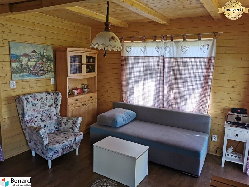 NA PREDAJ chatka v Orlove 