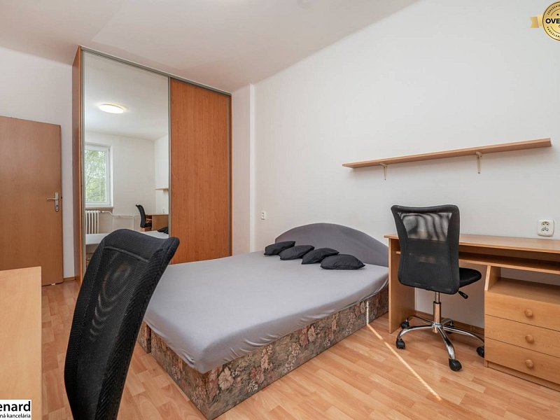 NA PREDAJ SLNEČNÝ 2 izb. byt, ŠIRŠIE CENTRUM s VÝHĽADOM do záhrad. 