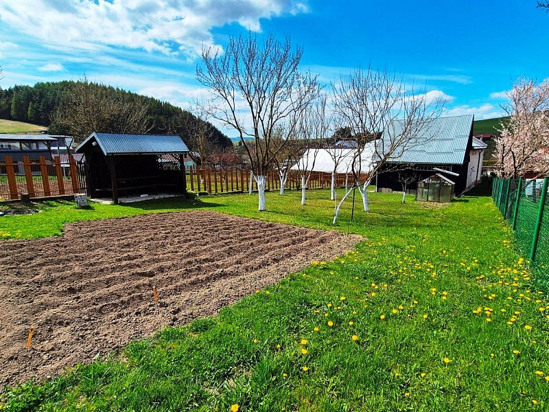 2 PODLAŽNÝ RODINNÝ DOM S PRÍSTAVBOU, 1064m2, JARABINA;