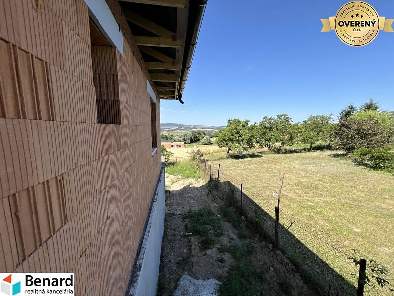 RODINNÝ DOM-DOKONČENÁ NOVOSTAVBA, OKRUŽNÁ PRI PREŠOVE,POZEMOK 620 m2,