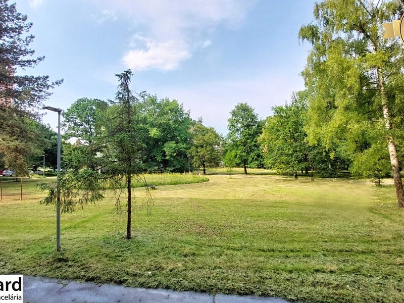 NA PREDAJ VEĽKÝ 3 IZB. BYT, SÍDLISKO III, V. CLEMENTISA 78 m2