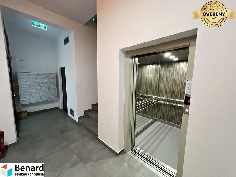 PREŠOV-NOVOSTAVBA,1 IZB. BYT, ZARIADENÝ, VL.PARK. MIESTO