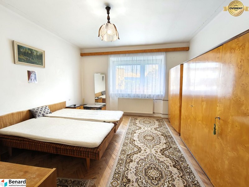 RODINNÝ DOM S VEĽKÝM POZEMKOM V OBCI TULČÍK, 2102 m2