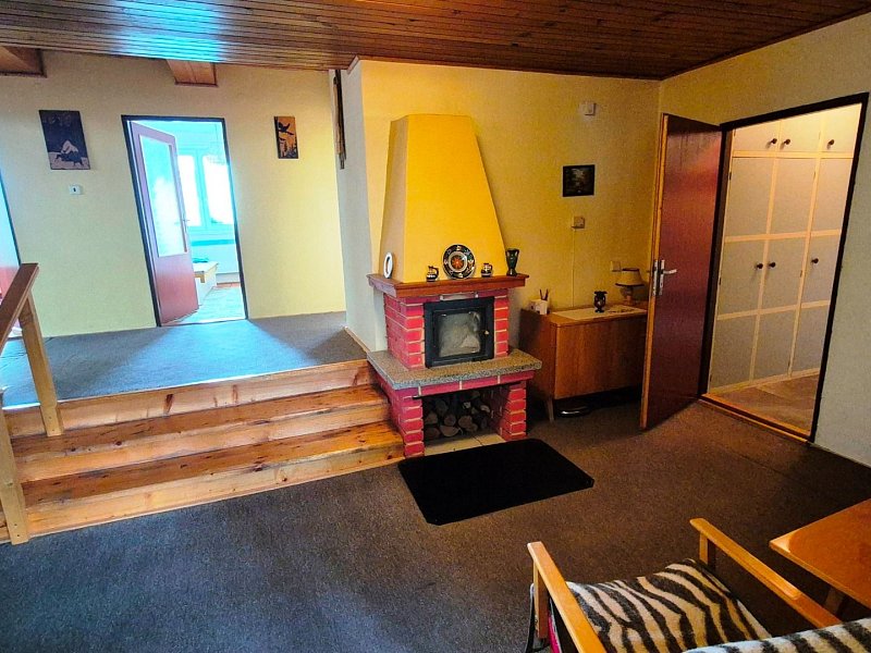 RODINNÝ DOM S 2 BYTMI, POZEMOK 1032m2; PODOLÍNEC