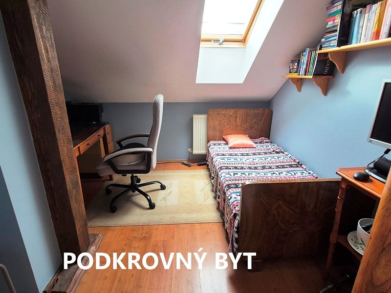 RODINNÝ DOM S 2 BYTMI, POZEMOK 1032m2; PODOLÍNEC